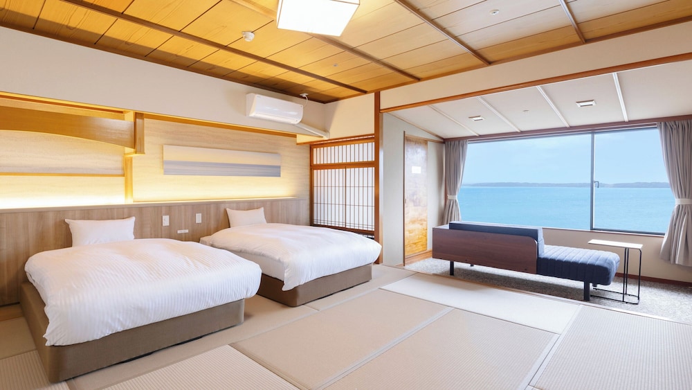 Superior Japanese Bed Twin With Bath Non-Smoking