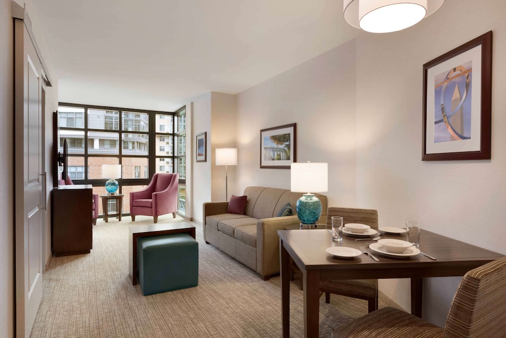 Suite, 1 Queen Bed, Non Smoking