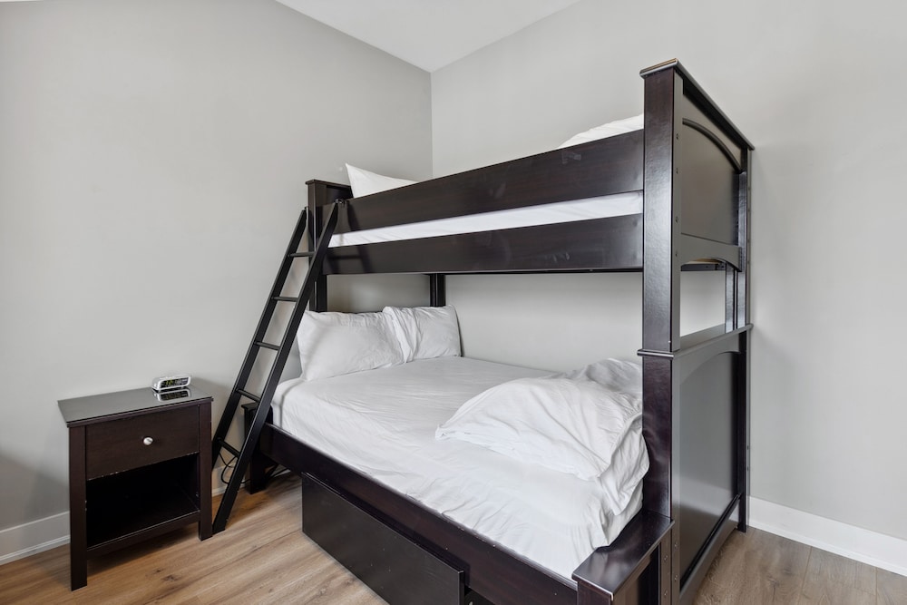 Premier Condo, 3 Bedrooms (234 Rivergrass - Pet Friendly)