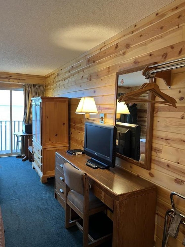 Deluxe Room, 2 Queen Beds, Lakeside photo 2