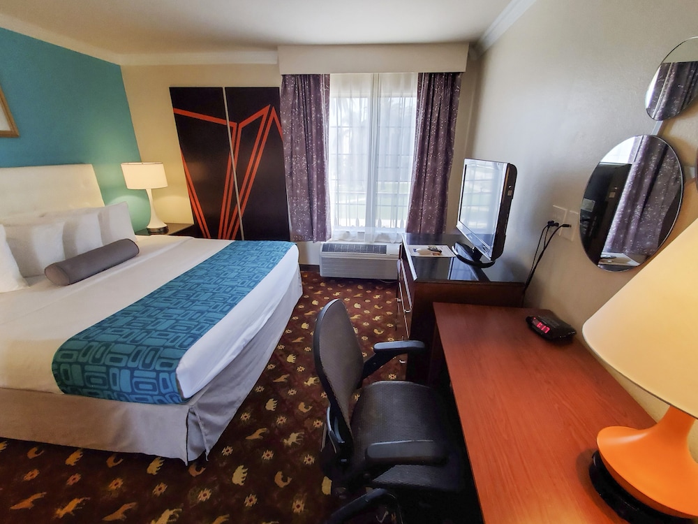 Suite, 1 King Bed, Non Smoking (One-Bedroom Suite) - Photo 6
