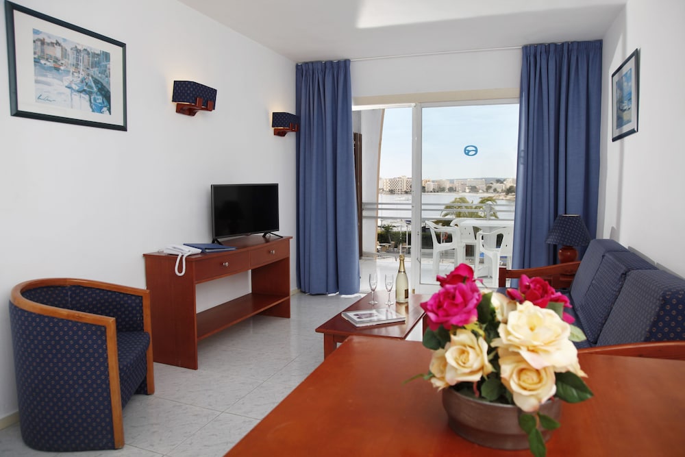 Standard Apartment, 2 Bedrooms (2 Adults + 2 Children) thumbnail 5