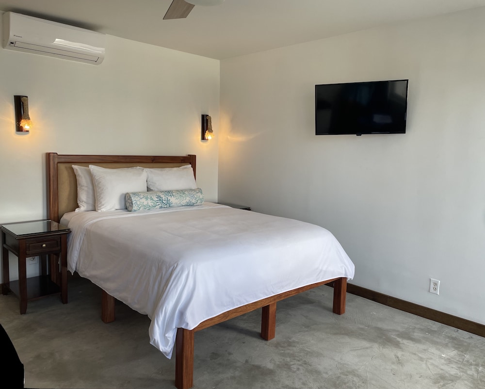 Ocean View Pool Deck Room photo 3