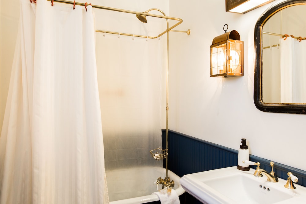 Deluxe Room, Private Bathroom photo 3