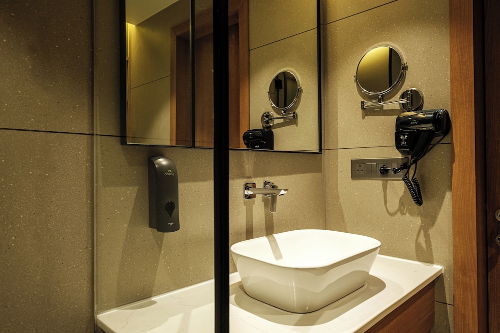 Urban Corner Room - Photo 36