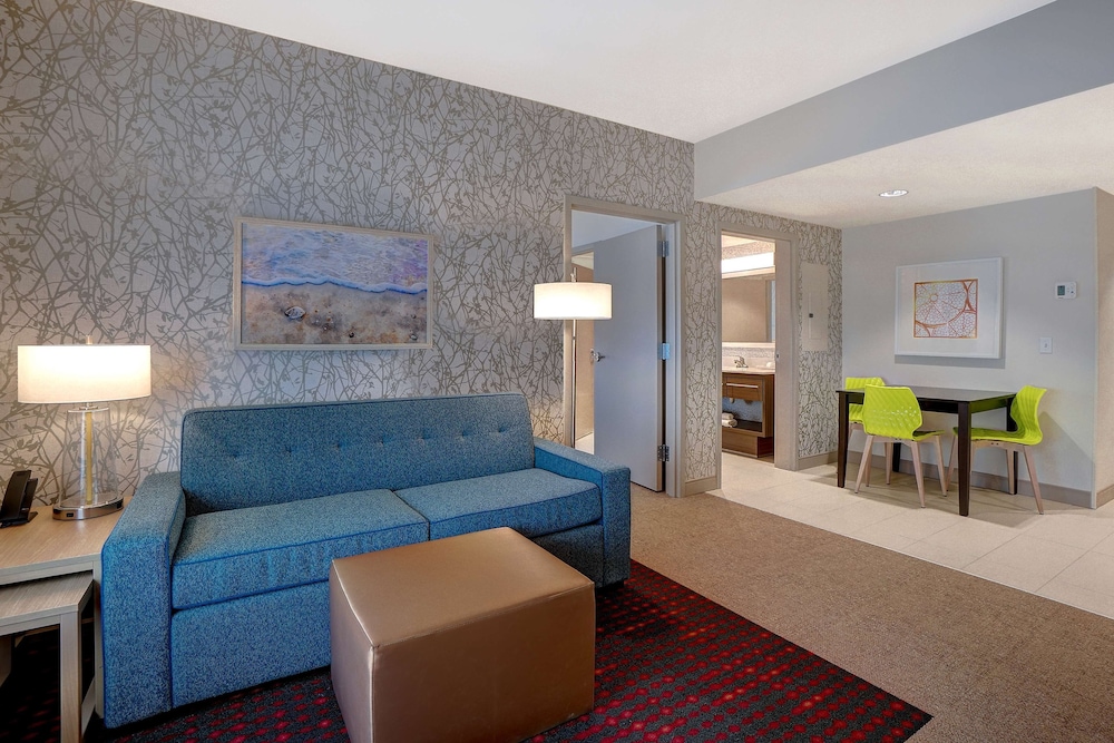 Suite, 1 King Bed, Accessible, Bathtub - Photo 1