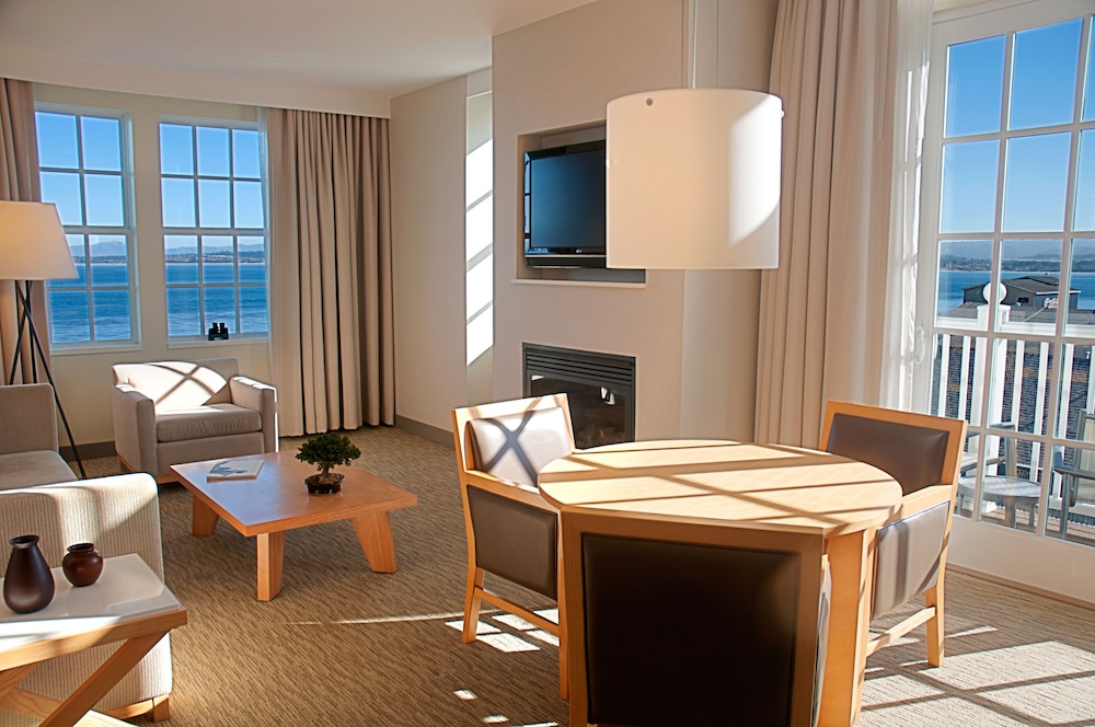Suite, 1 Bedroom, Balcony, Oceanfront (Dining)