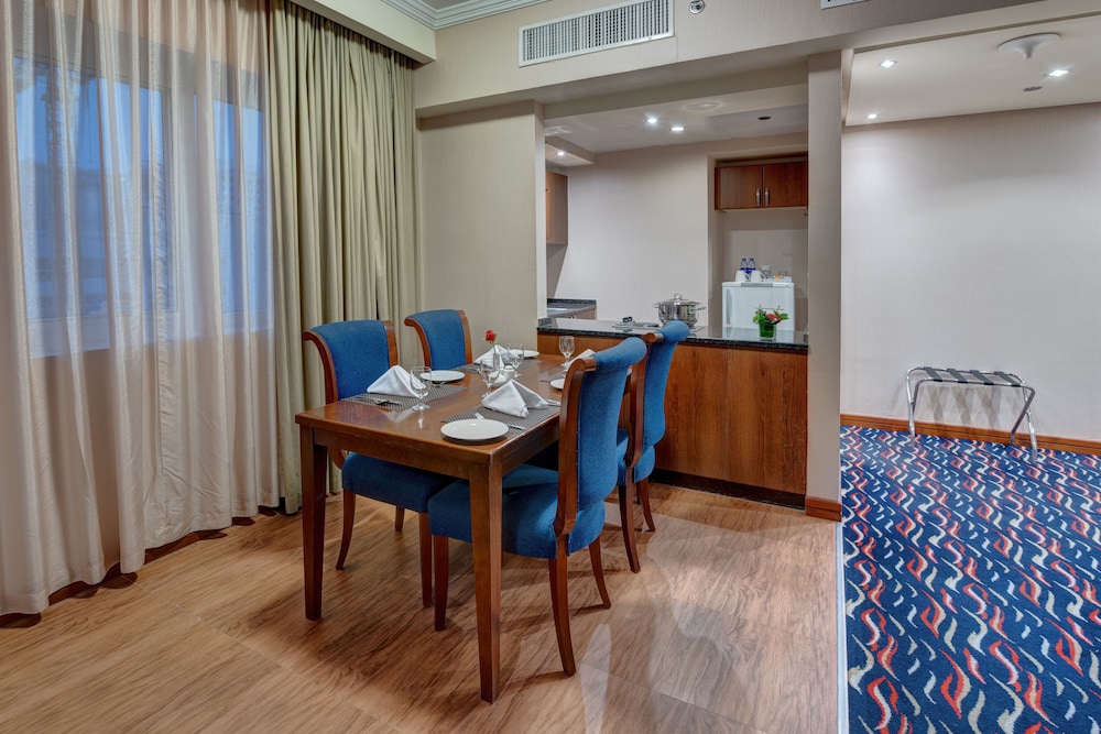 Deluxe Two Bedroom Suite photo 2