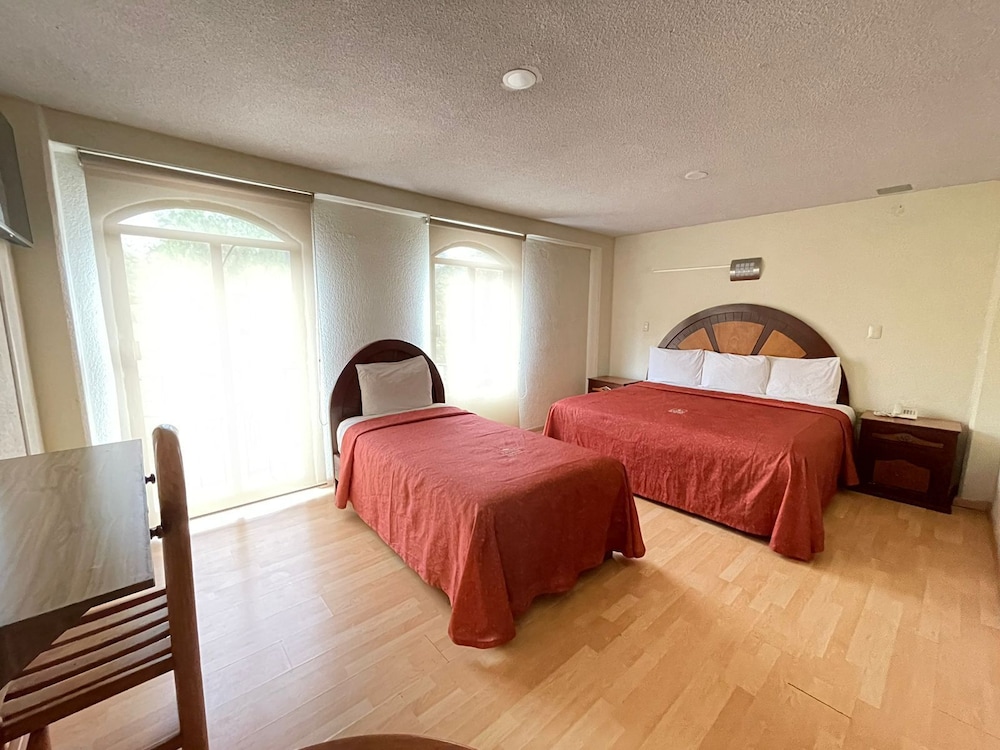 Family Room, 4 Bedrooms