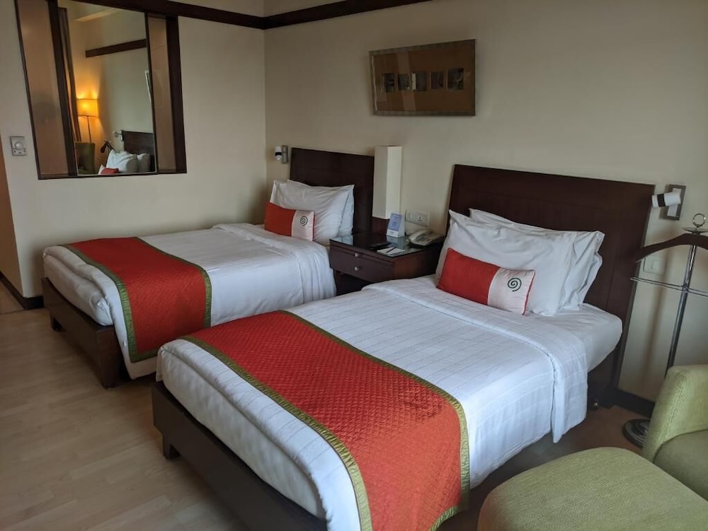 Deluxe Room, City View (Deluxe Room) - Photo 6