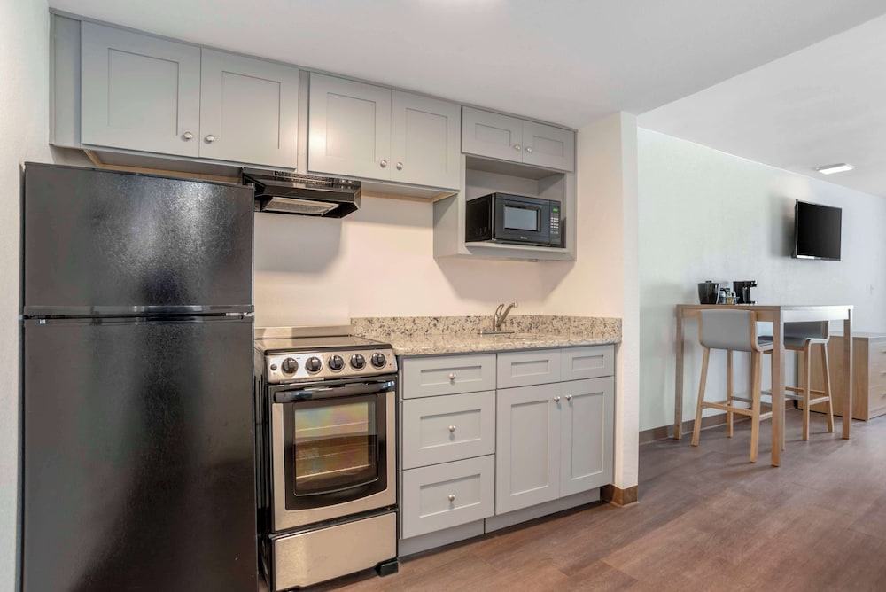 Suite, 2 Queen Beds, Non Smoking, Kitchenette