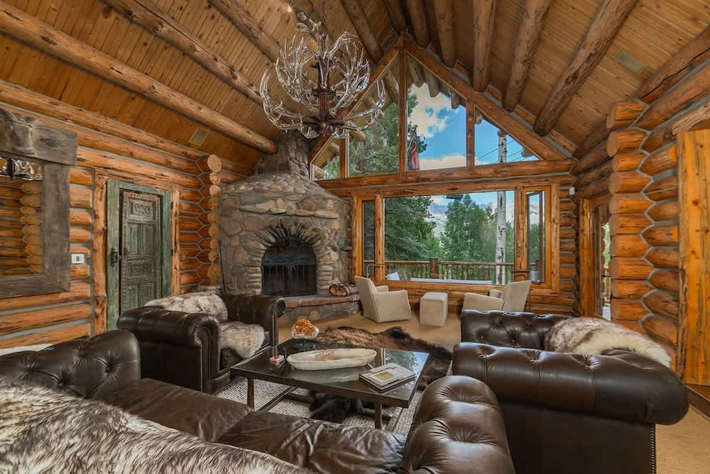 Absolutely Amazing Slopeside Mountain Lodge With spa