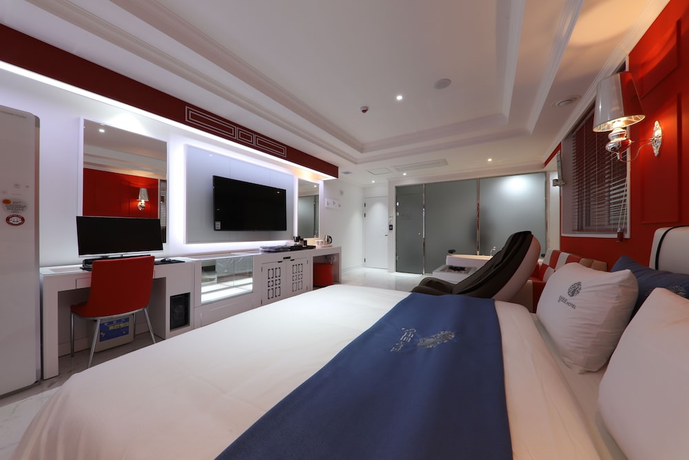 Deluxe Room, Jetted Tub - Photo 1