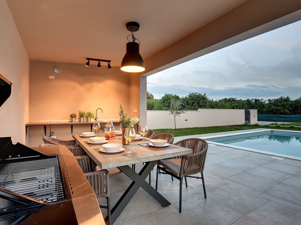 Villa photo 1