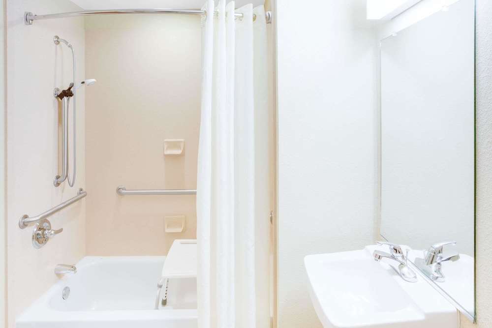 Room, Accessible (Non-Smoking) photo 3
