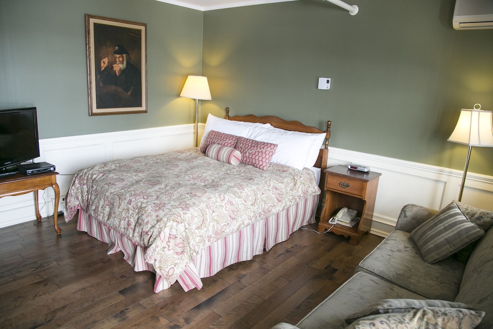 Deluxe Triple Room, City View