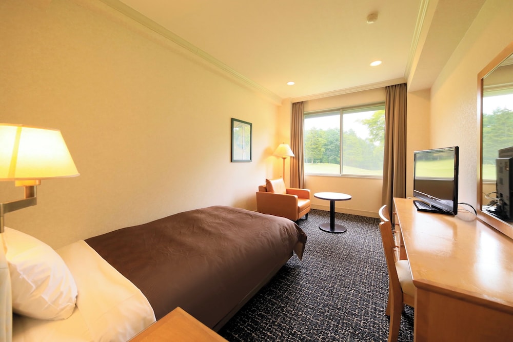 Run of House (2 Guests in one room, 3 Guests may separate into different rooms)