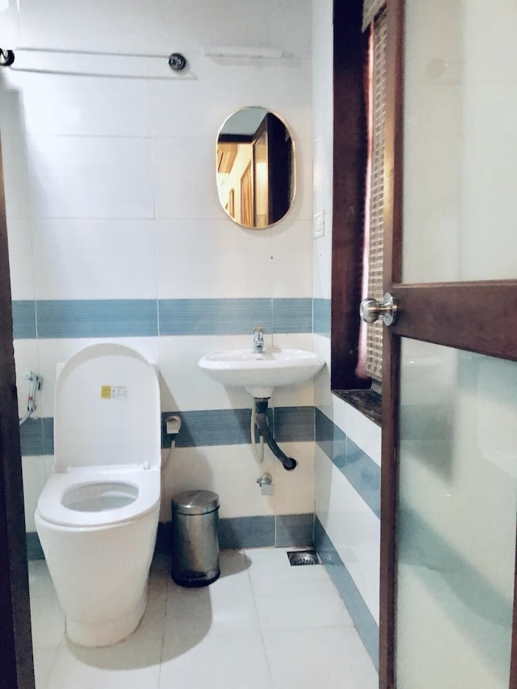 Executive Room, 1 Bedroom, Partial Lake View photo 2