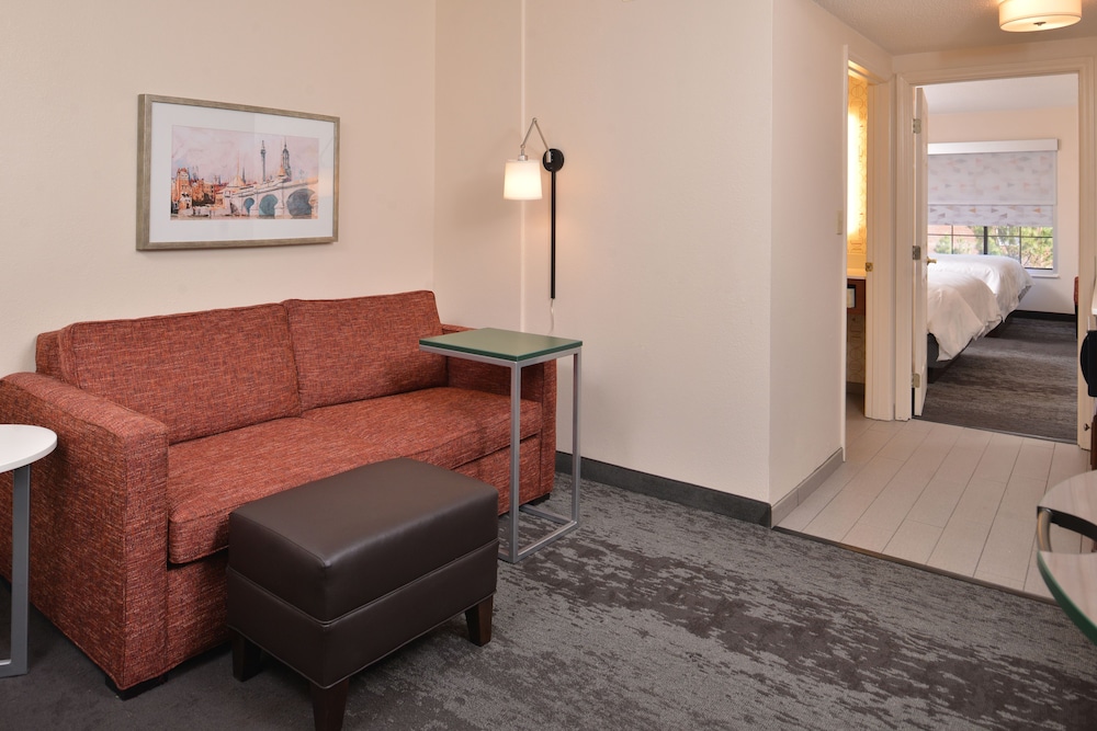 Suite, 1 Bedroom - Photo 1