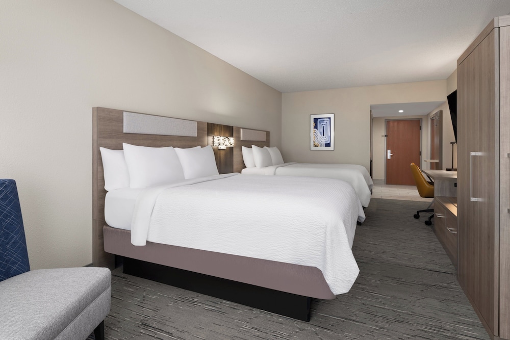 Standard Room, 2 Queen Beds photo 2