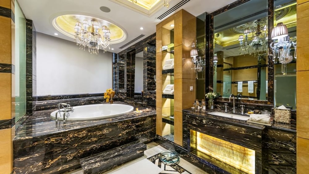 Royal Suite - Photo 9