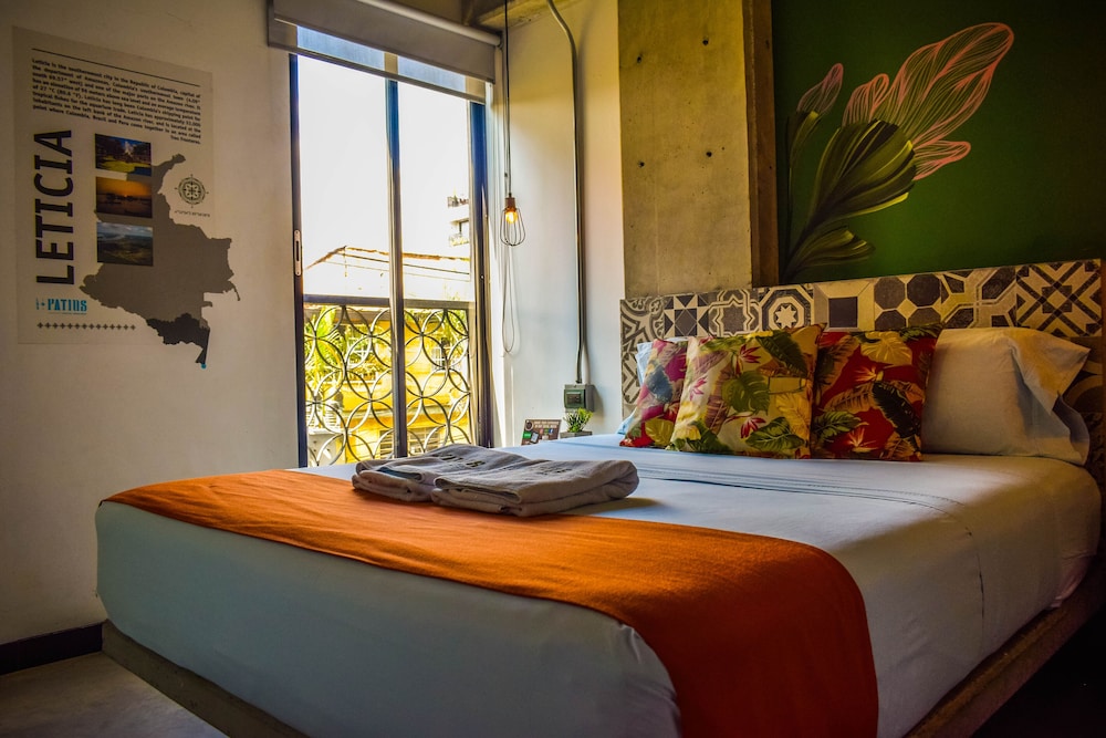 Deluxe Double Room, 1 King Bed, Private Bathroom, Garden View