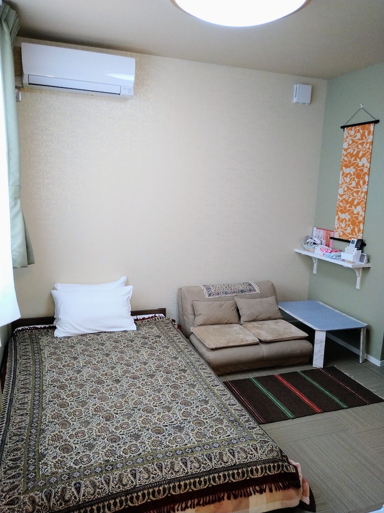 302 Orange, Japanese Style photo 1