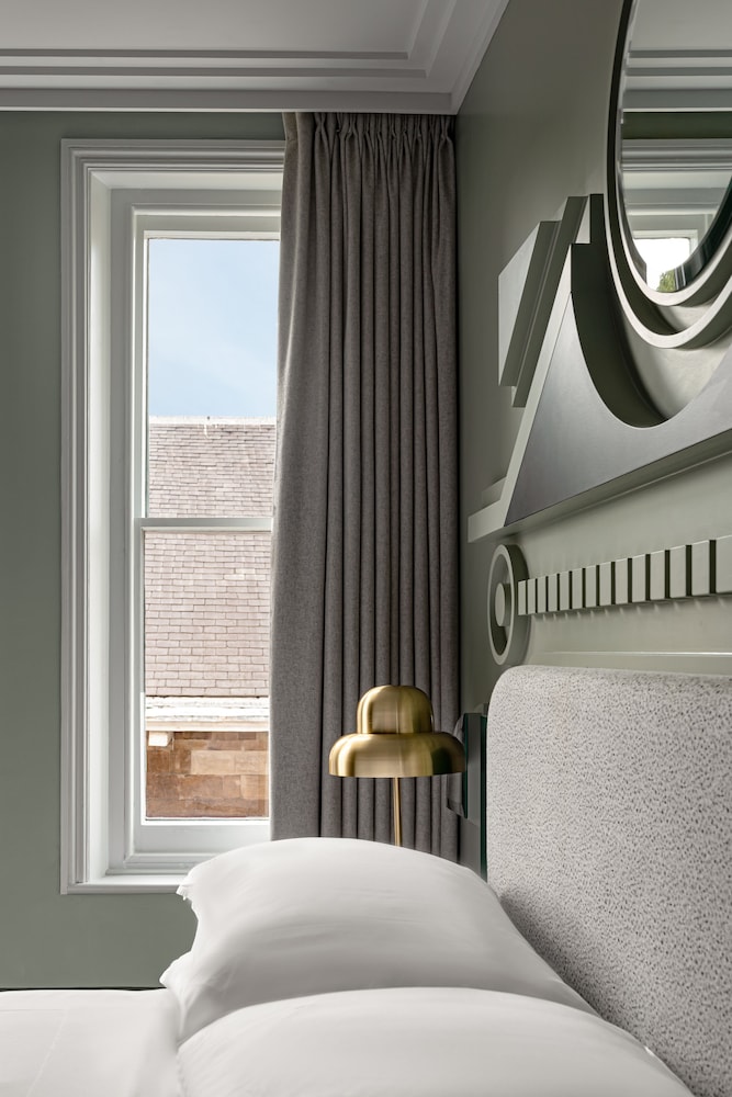 Deluxe Room (Grand Covent Garden)