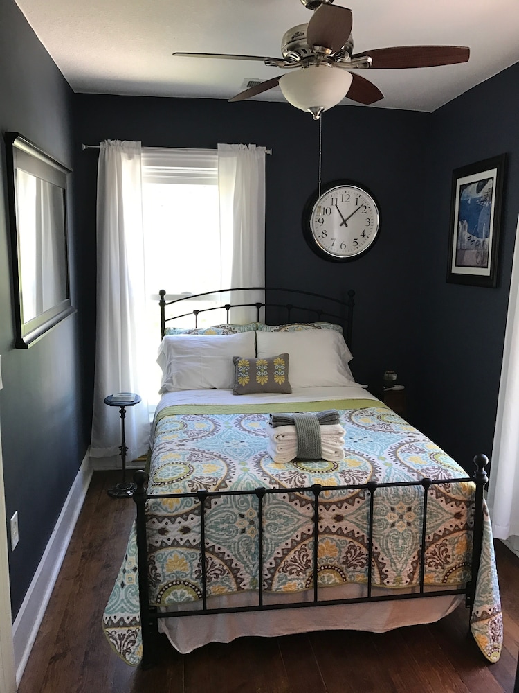 Bert Room photo 1