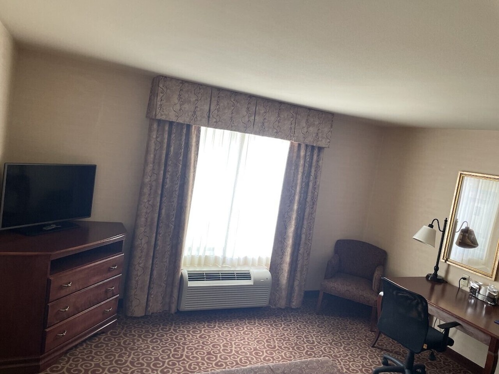 Room, 1 King Bed, Accessible - Photo 2