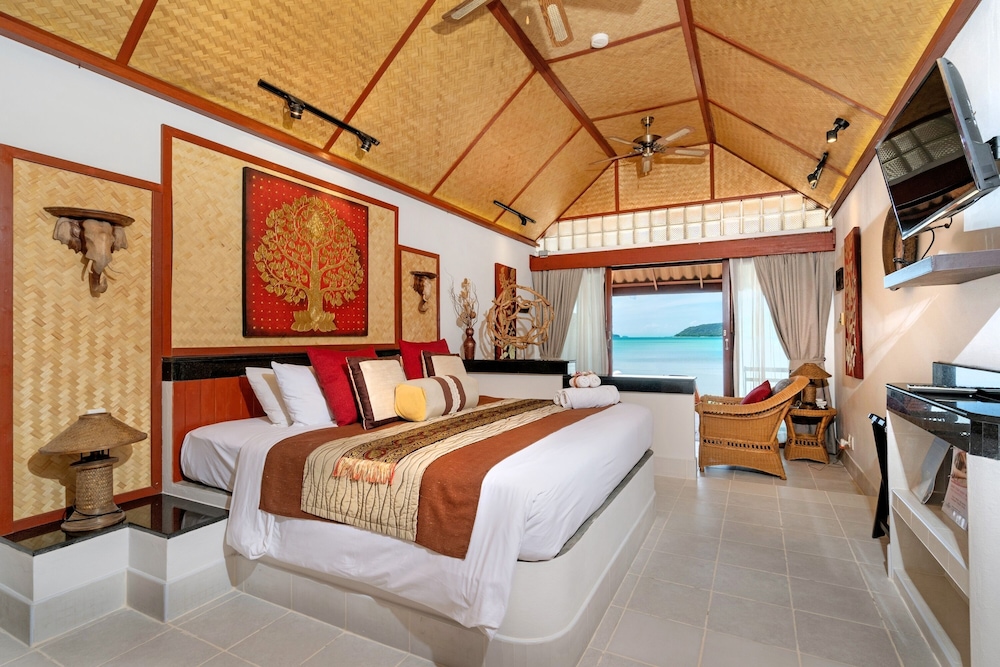 Room, Hot Tub, Beach View photo 3