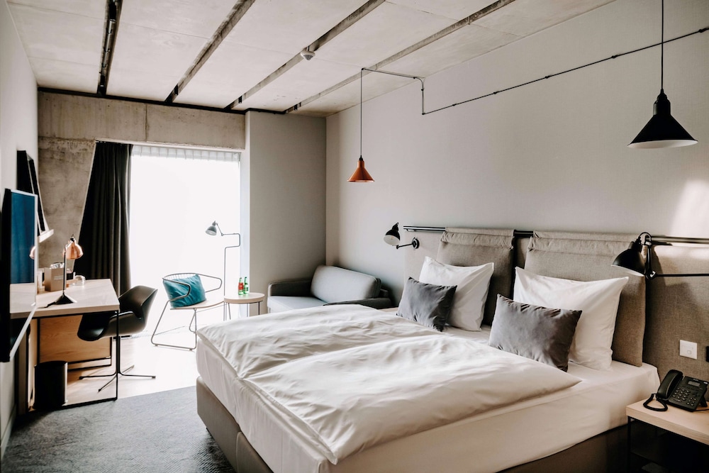 Room, Accessible photo 1