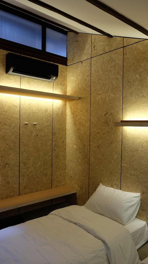 Twin Room, Shared Bathroom - Photo 3