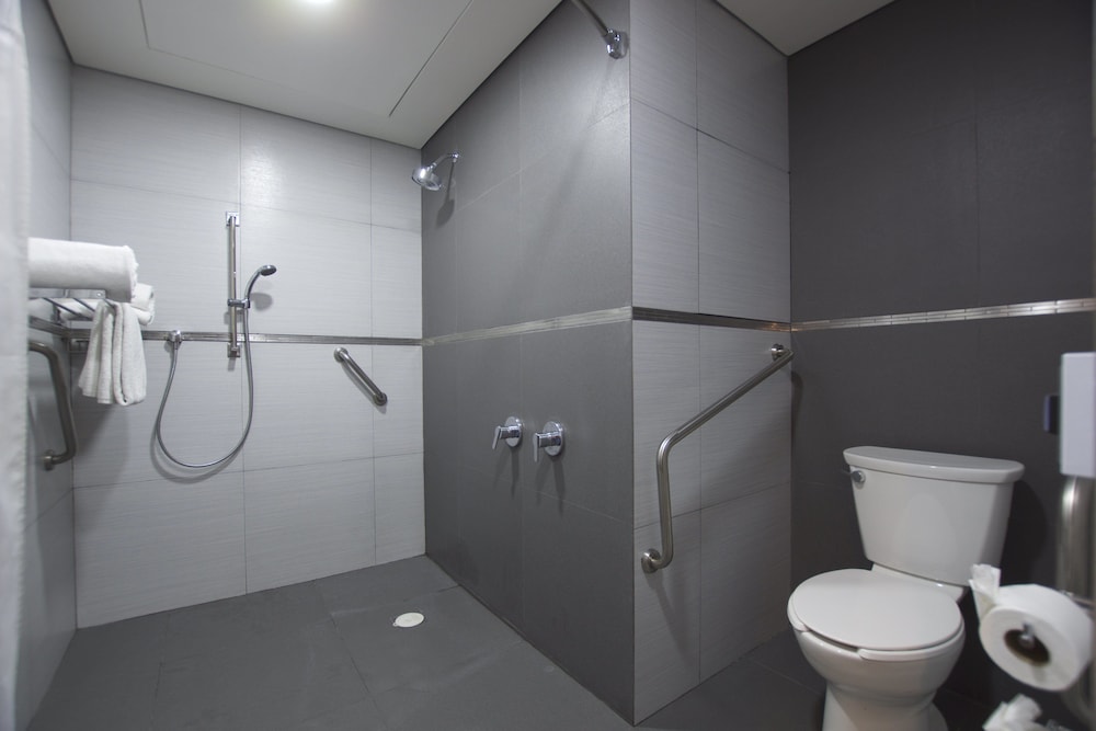 Standard Room, 2 Queen Beds, Accessible - Photo 1