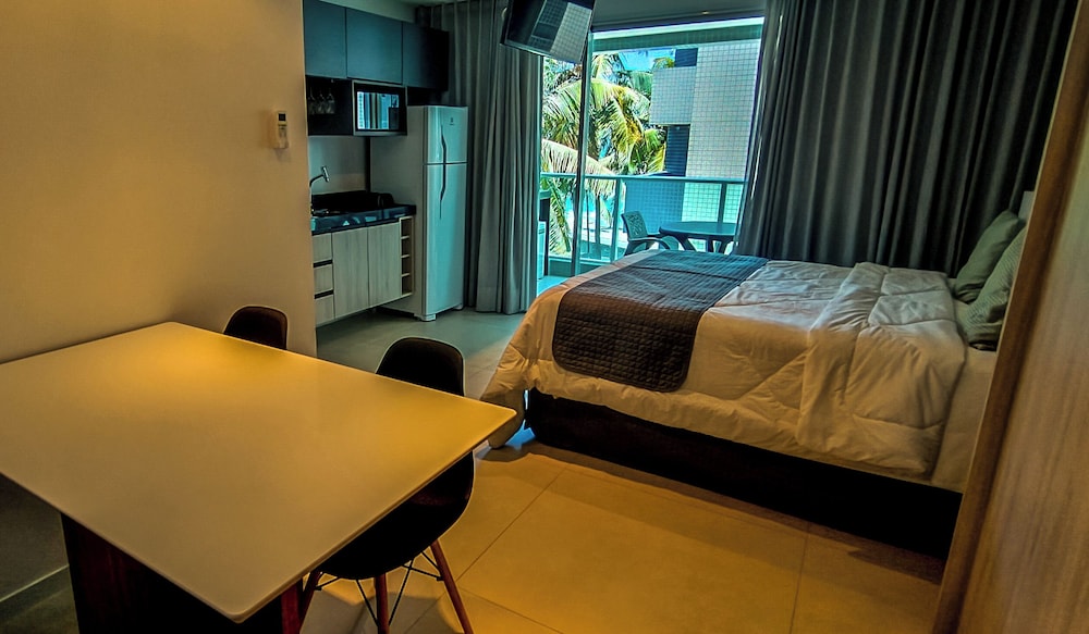 Deluxe Studio, 1 Queen Bed, Patio photo 1