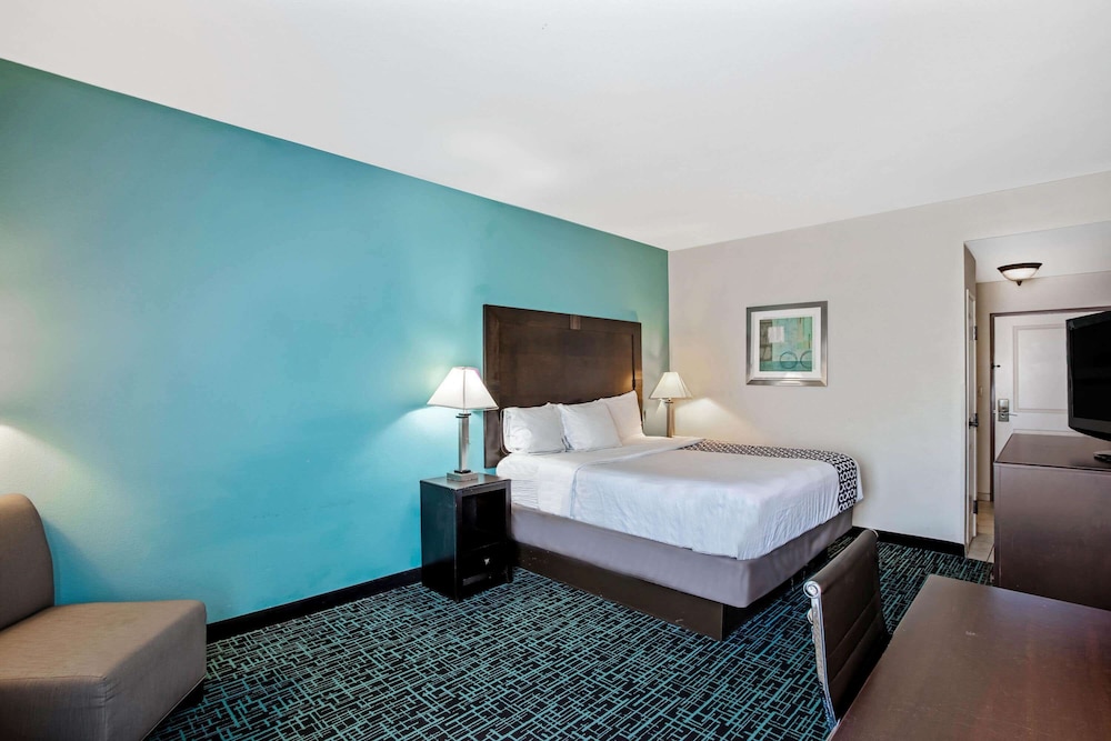 Room, 1 King Bed, Non Smoking - Photo 2