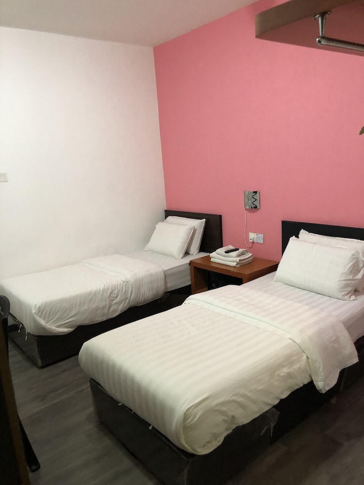 Standard Twin Room - Photo 1
