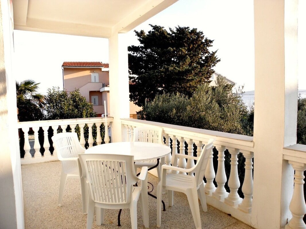 Apartment (Gorda - 50m from the beach & parking )