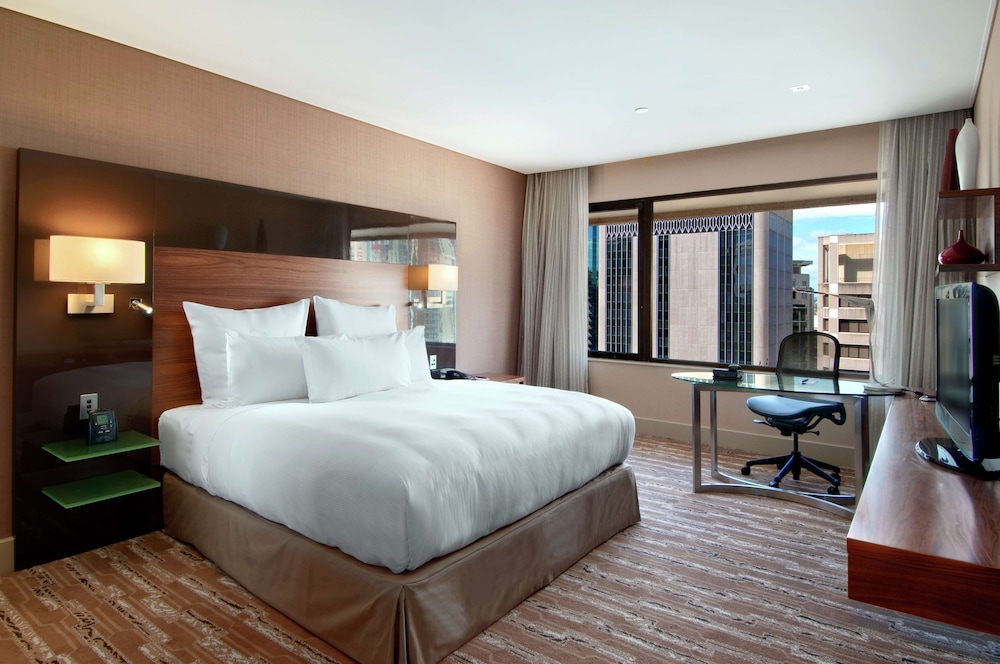 Executive Room, 1 King Bed, Business Lounge Access (Continental Breakfast Included)