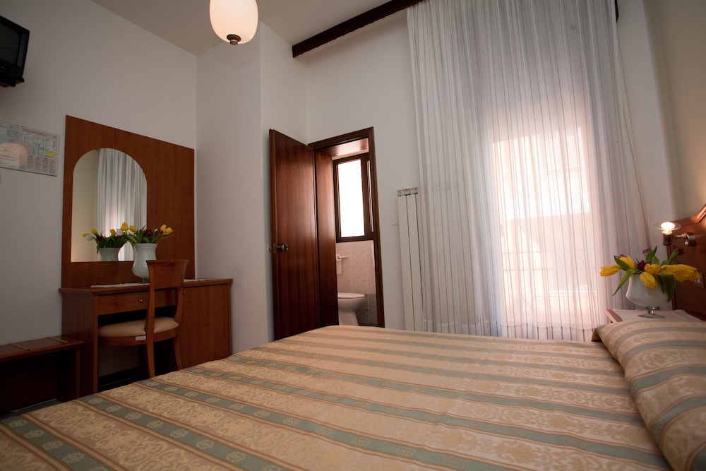 Single Room photo 2