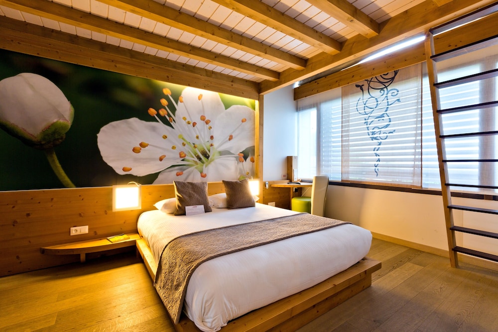 Deluxe Suite (Mezzanine)