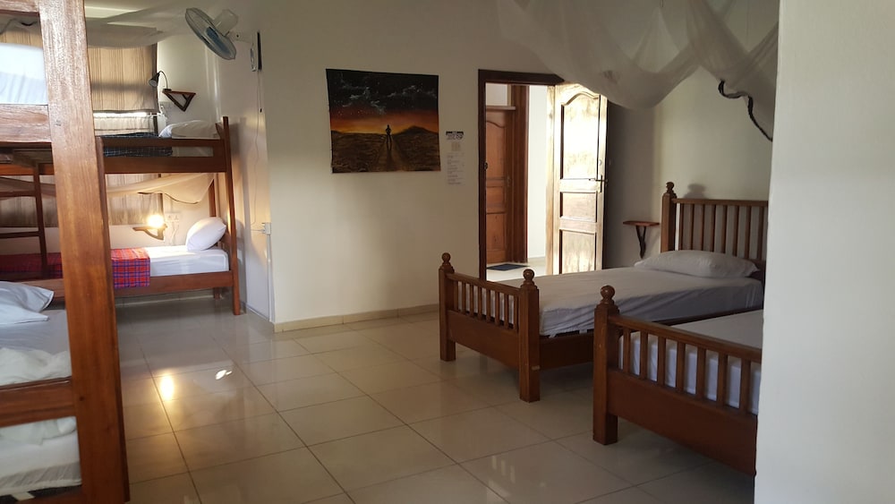 Comfort Shared Dormitory, Mixed Dorm (12-bed) photo 3