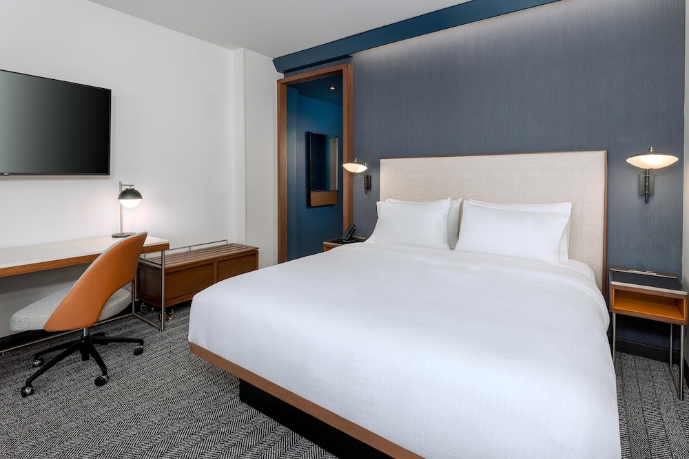 Standard Room, 1 King Bed with Sofa bed - Photo 3