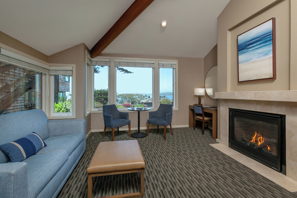 Deluxe Room, Fireplace, Bay View photo 3