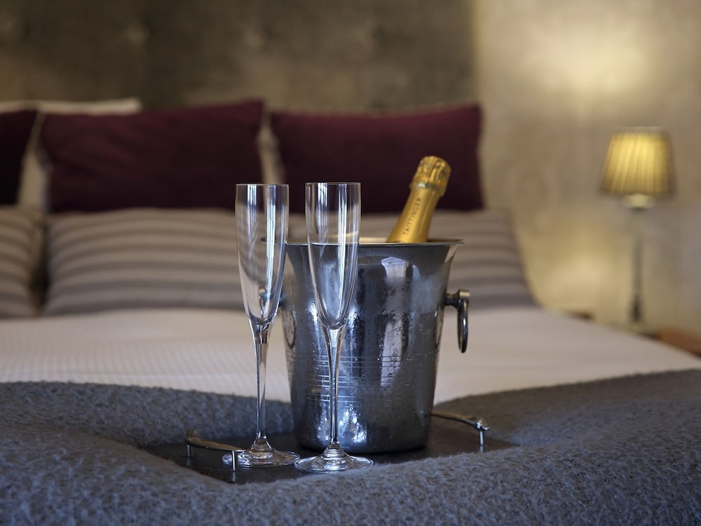 Classic Double or Twin Room, Ensuite photo 2