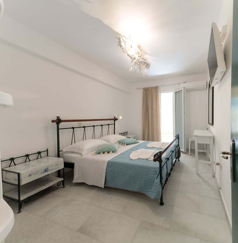 Apartment, 2 Bedrooms ( Semi-basement )