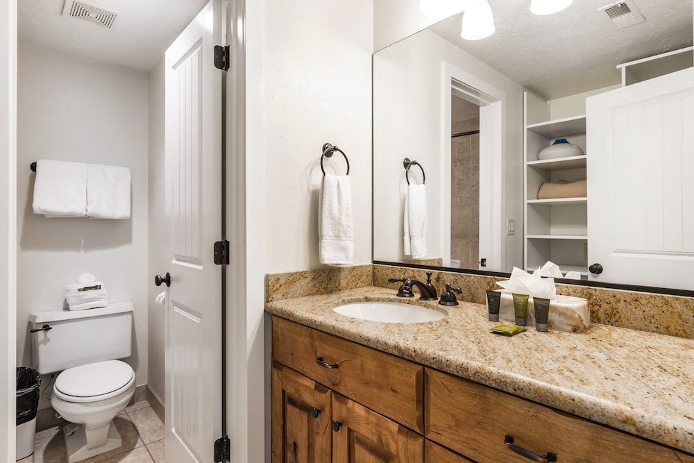 2 Bedroom Condominium - Photo 37