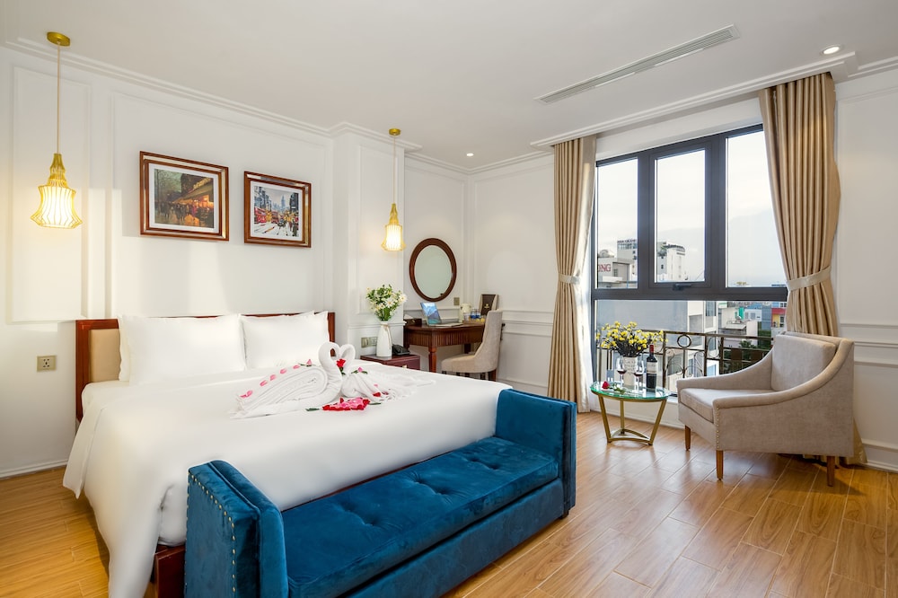 Deluxe Double Room, 1 King Bed, City View