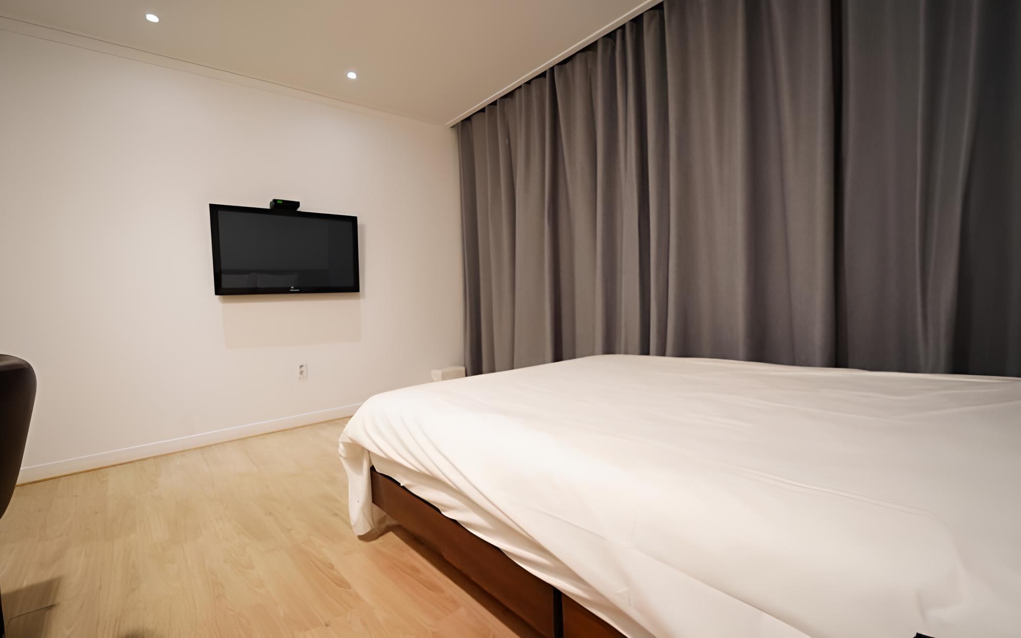 Room (Double bed) - Photo 9