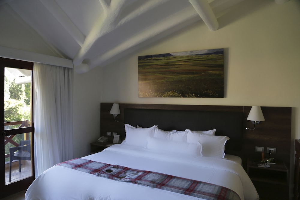 Suite, 1 King Bed - Photo 2